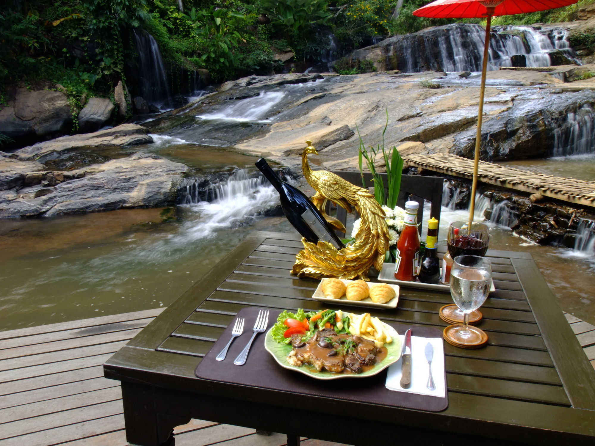 Sukantara Cascade Resort And Spa Mae Rim Exterior photo